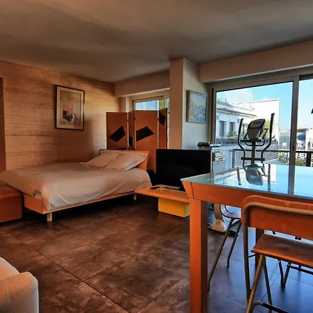 Eiffel Tower Lacoste * Paryż