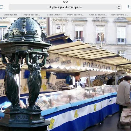 Eiffel Tower Lacoste Paryż